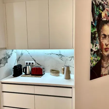 Jaures Appartement Design Avec Parking Au Coeur De Reims *