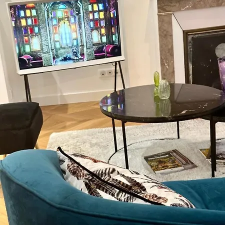 Jaures Appartement Design Avec Parking Au Coeur De Reims *